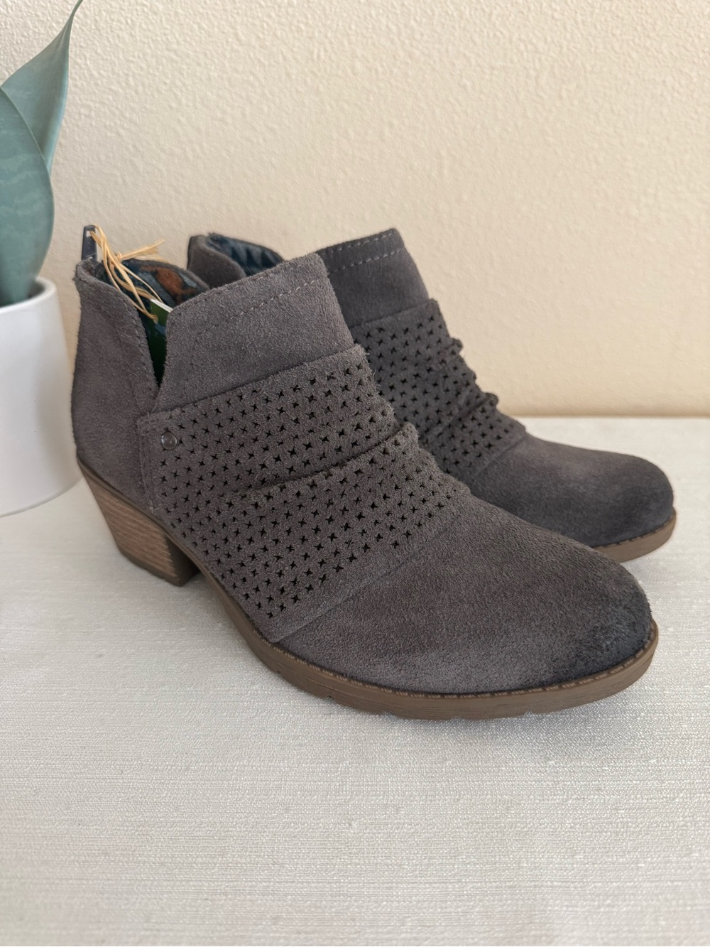 New Earth Origins Amanda Women's Gray Suede Perforated Ankle Booties